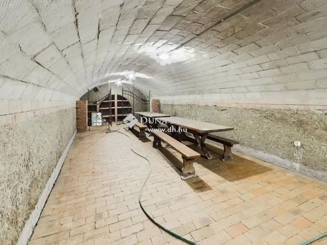 Eladó kereskedelmi és ipari ingatlan Eger 394 nm