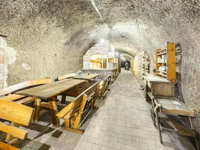 Eladó kereskedelmi és ipari ingatlan Eger 394 nm