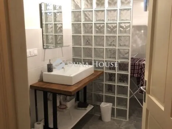 Eladó ház Tiszaszentimre 208 nm