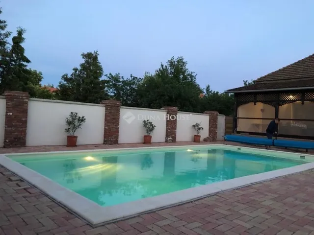 Eladó ház Tiszaszentimre 208 nm