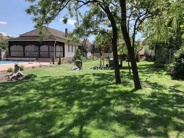 Eladó ház Tiszaszentimre 208 nm