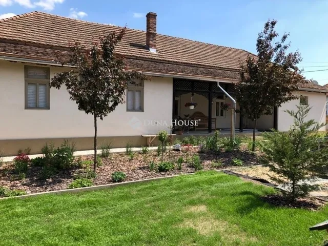 Eladó ház Tiszaszentimre 208 nm