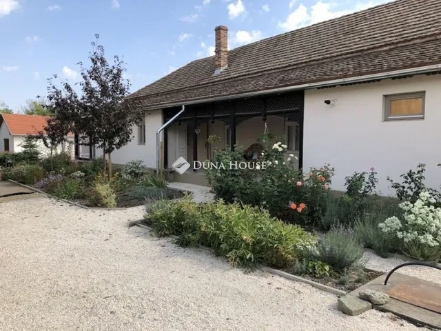 Eladó ház Tiszaszentimre 208 nm