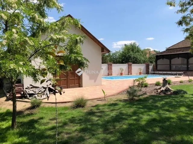 Eladó ház Tiszaszentimre 208 nm