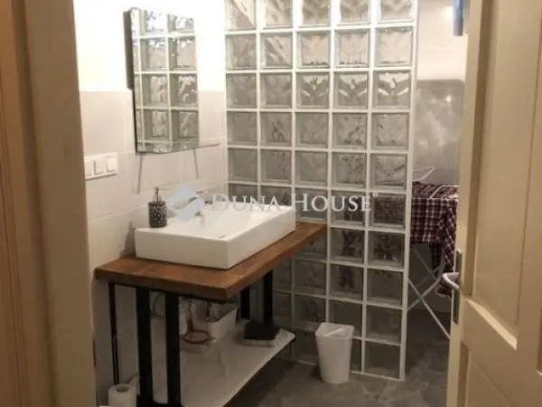 Eladó ház Tiszaszentimre 208 nm