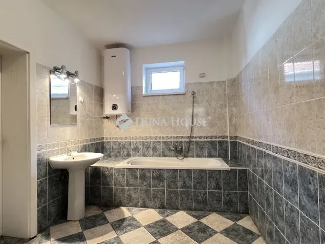 Eladó ház Füzesabony 355 nm