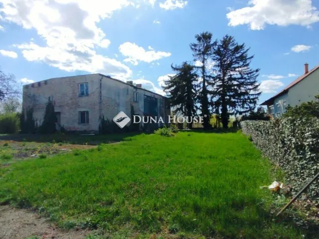 Eladó kereskedelmi és ipari ingatlan Verpelét 373 nm