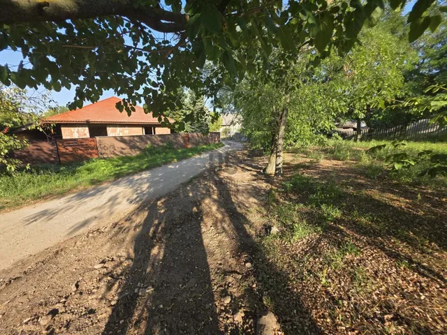 Eladó telek Taksony 2555 nm