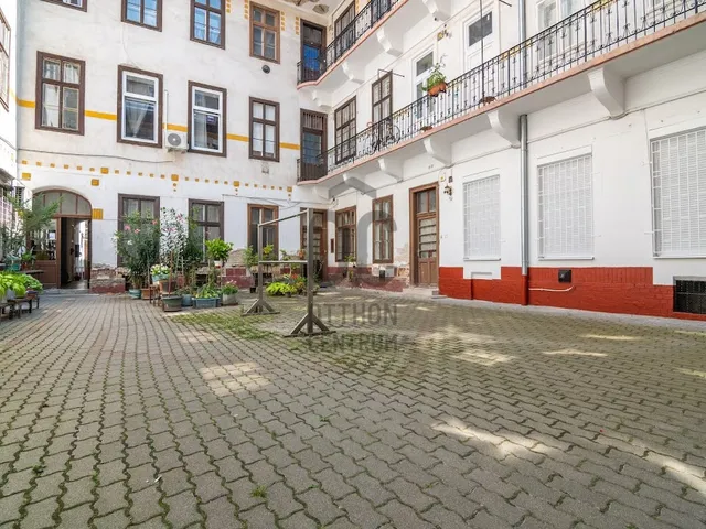 Eladó lakás Budapest VI. kerület 85 nm