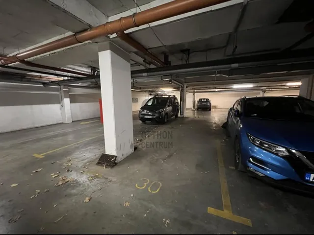 Eladó garázs Budapest IX. kerület 12 nm