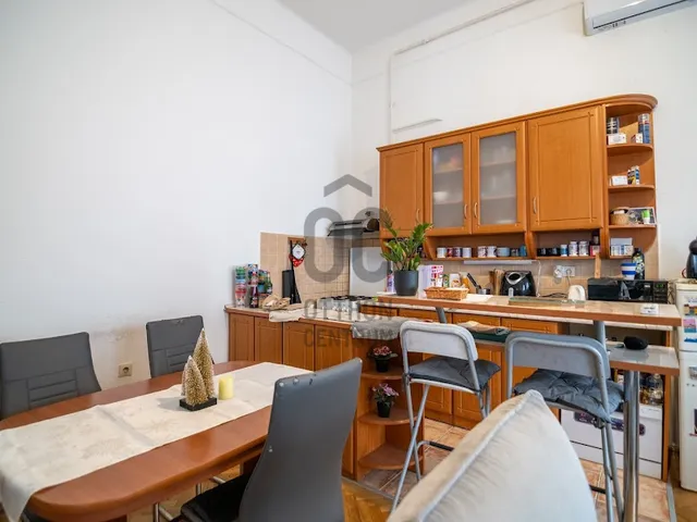 Eladó lakás Budapest VI. kerület 75 nm