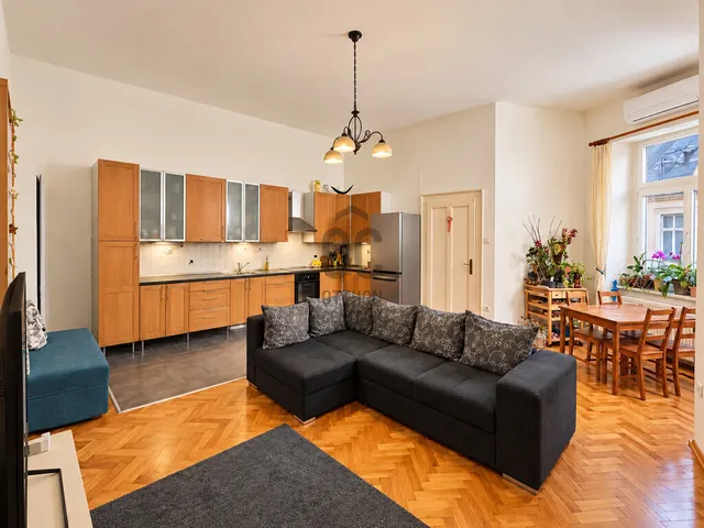 Eladó lakás Budapest VI. kerület 72 nm
