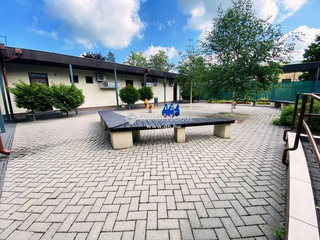 Eladó kereskedelmi és ipari ingatlan Tápiószecső 366 nm