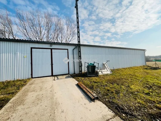 Eladó kereskedelmi és ipari ingatlan Tápióbicske 954 nm