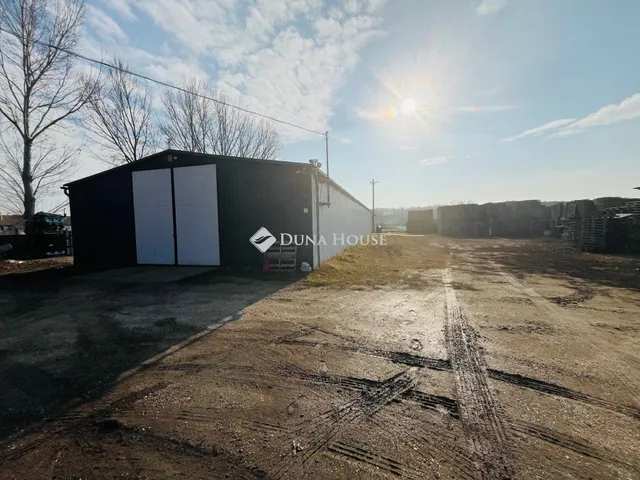Eladó kereskedelmi és ipari ingatlan Tápióbicske 954 nm
