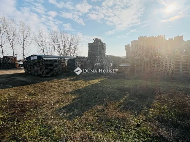 Eladó kereskedelmi és ipari ingatlan Tápióbicske 954 nm