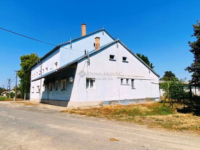 Eladó kereskedelmi és ipari ingatlan Seregélyes 1135 nm