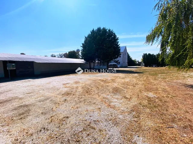 Eladó kereskedelmi és ipari ingatlan Seregélyes 1135 nm