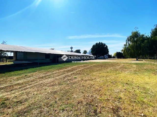 Eladó kereskedelmi és ipari ingatlan Seregélyes 1135 nm