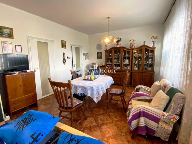 Eladó ház Tápiószecső 200 nm