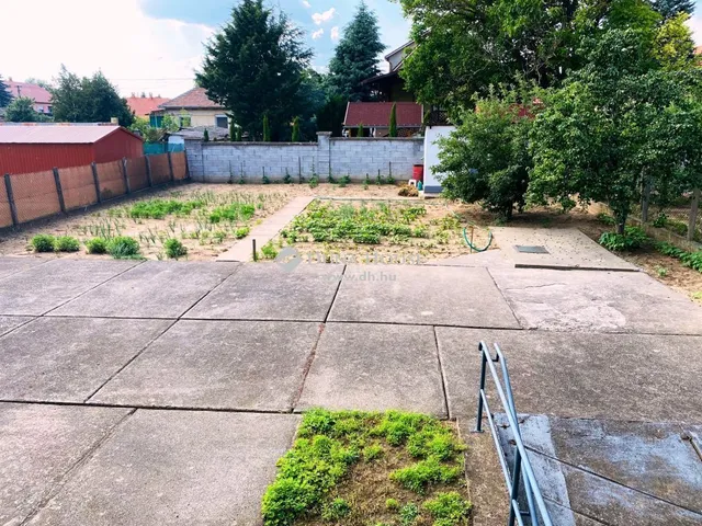 Eladó ház Tápiószecső 200 nm