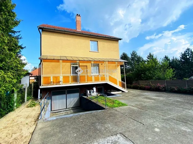 Eladó ház Tápiószecső 200 nm