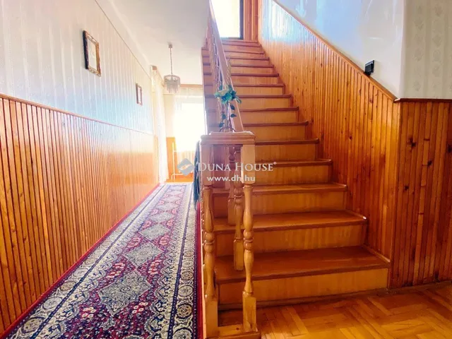 Eladó ház Tápiószecső 200 nm