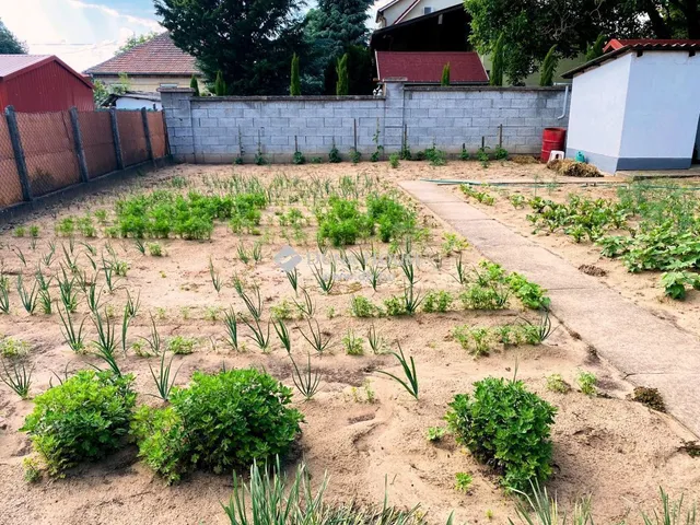 Eladó ház Tápiószecső 200 nm