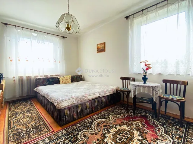 Eladó ház Tápiószecső 200 nm