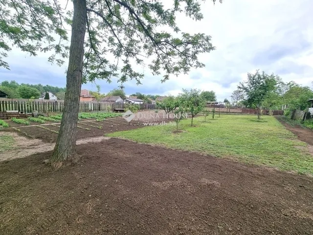 Eladó ház Tápiószecső 170 nm