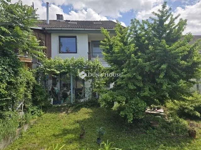 Eladó ház Budapest XVI. kerület 260 nm