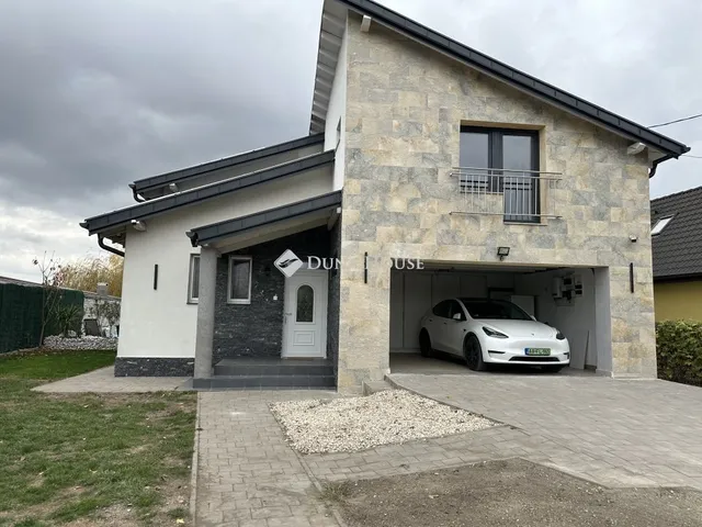 Eladó ház Taksony 290 nm