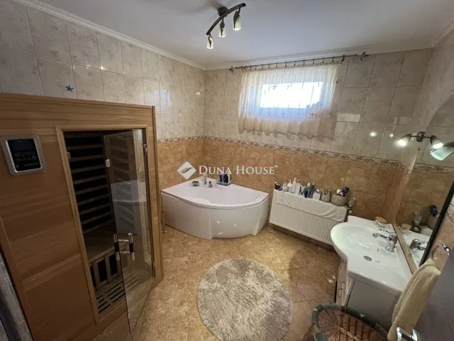 Eladó ház Dabas 212 nm