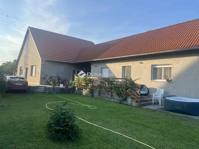 Eladó ház Szigetcsép 193 nm