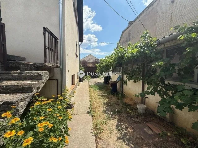 Eladó ház Budapest XX. kerület 400 nm