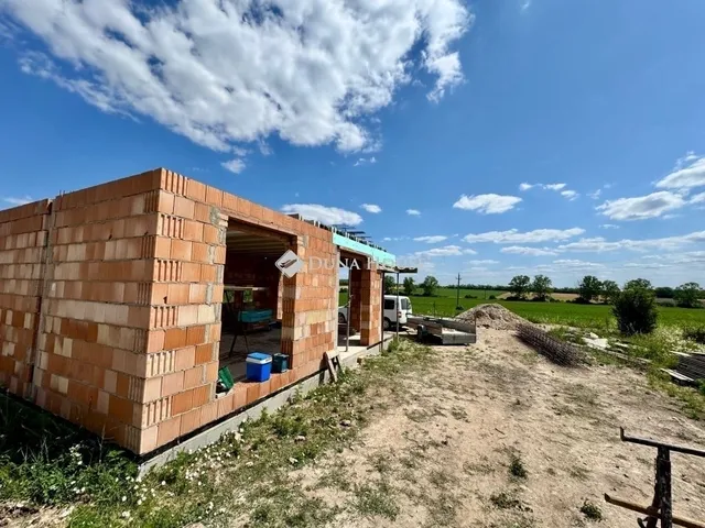 Eladó ház Velence 96 nm