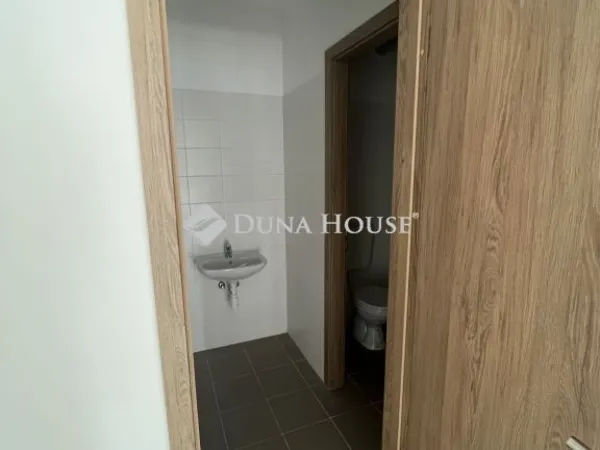 Kiadó kereskedelmi és ipari ingatlan Nagykáta 47 nm