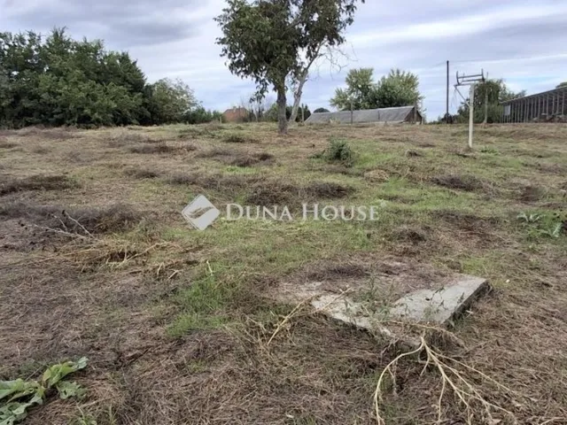 Eladó telek Taksony 2555 nm