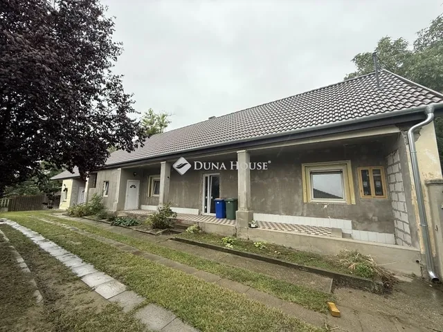 Eladó ház Áporka 166 nm