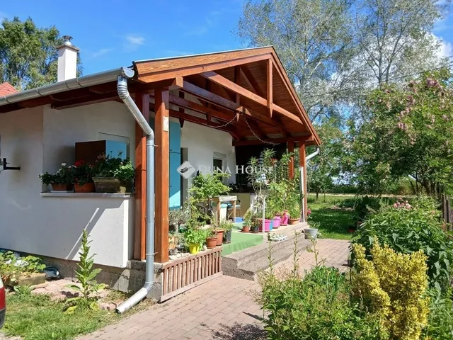 Eladó ház Tass 45 nm