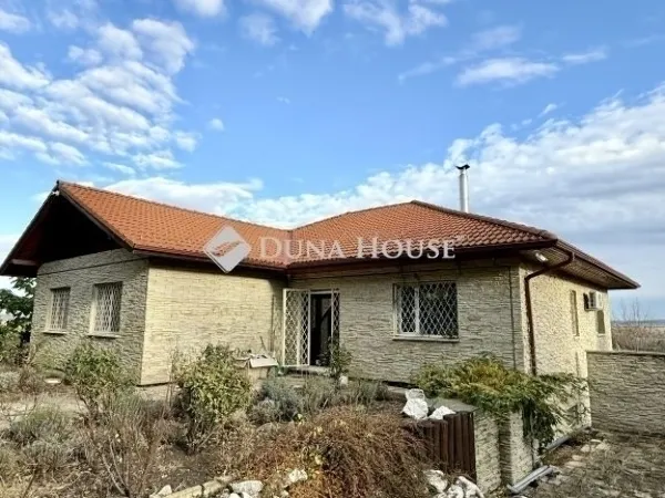 Eladó ház Csomád 340 nm