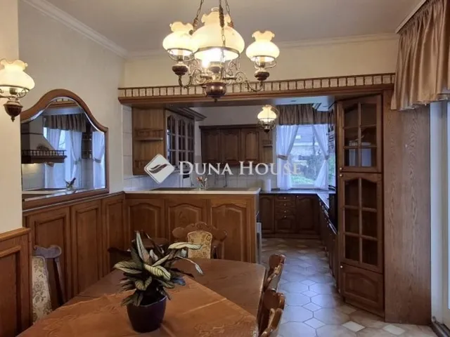 Kiadó ház Taksony 284 nm