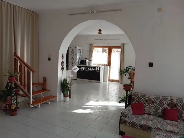 Eladó ház Kiskunlacháza 245 nm