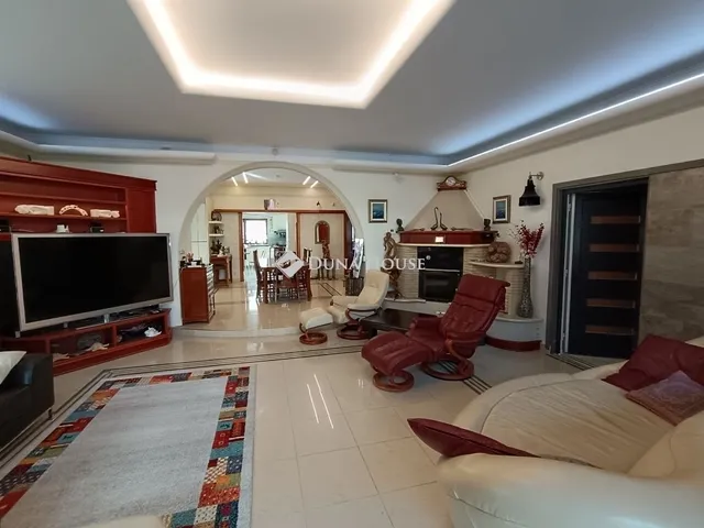 Eladó ház Budapest XV. kerület 350 nm