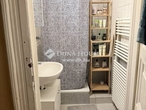 Eladó lakás Budapest VI. kerület 74 nm