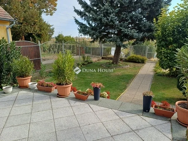 Eladó ház Szigetcsép 77 nm