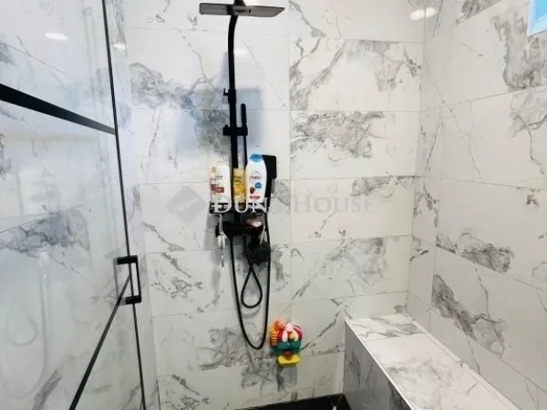 Eladó ház Tápiószecső 217 nm