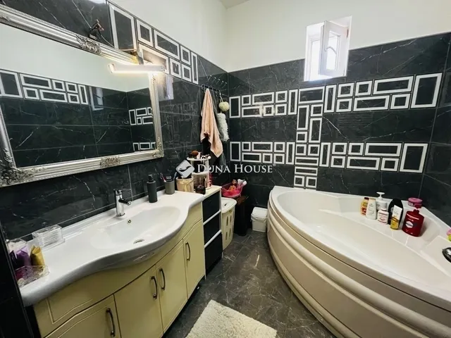 Eladó ház Tápiószecső 217 nm