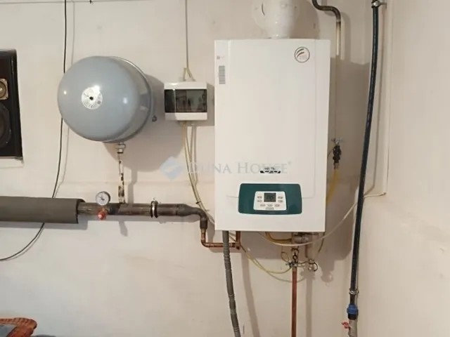 Eladó ház Szentmártonkáta 222 nm