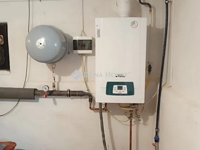 Eladó ház Szentmártonkáta 222 nm